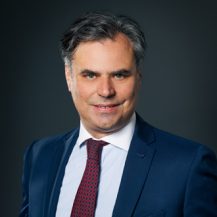 K  4379 2 217x217 - Associés